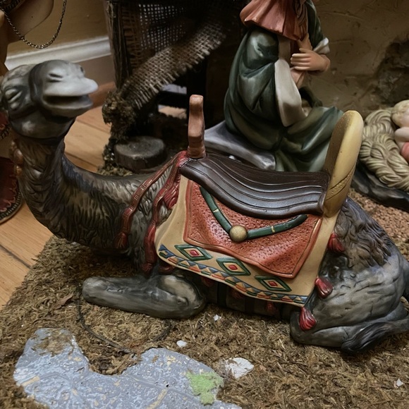 Sams Club Brand Lg. Christmas Porcelain Manger Scene w/instructions 11 piece set - Picture 9 of 16